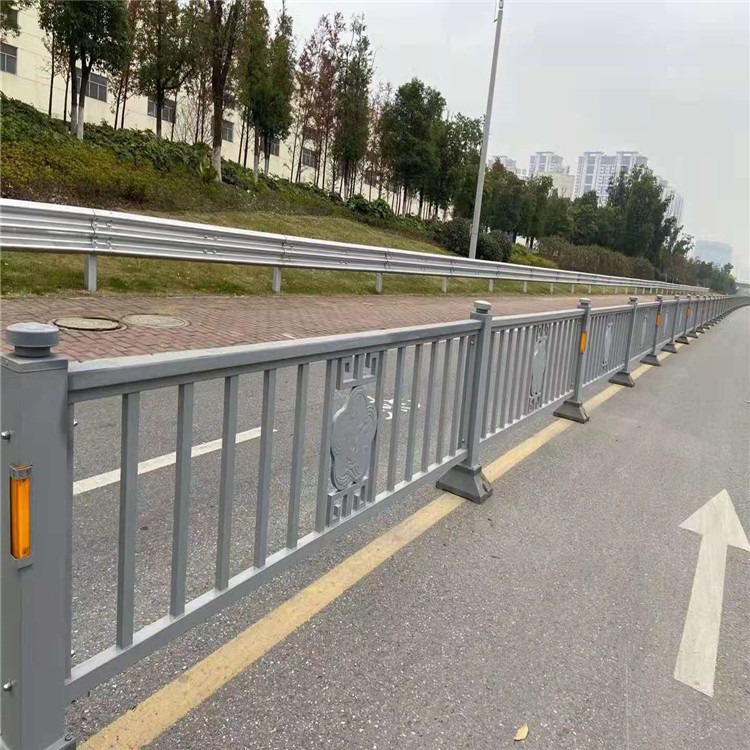 贵州开阳县 市区道路护栏 人行道护栏 隔离护栏 花式护栏图片