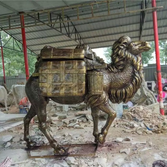 骆驼雕塑  玻璃钢仿铜骆驼雕塑   铸铜雕塑动物  厂家供应  永景园林图片