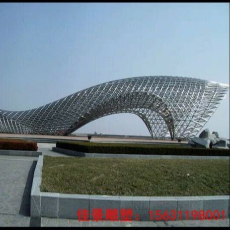 不锈钢织网拱桥  广场景观雕塑图片