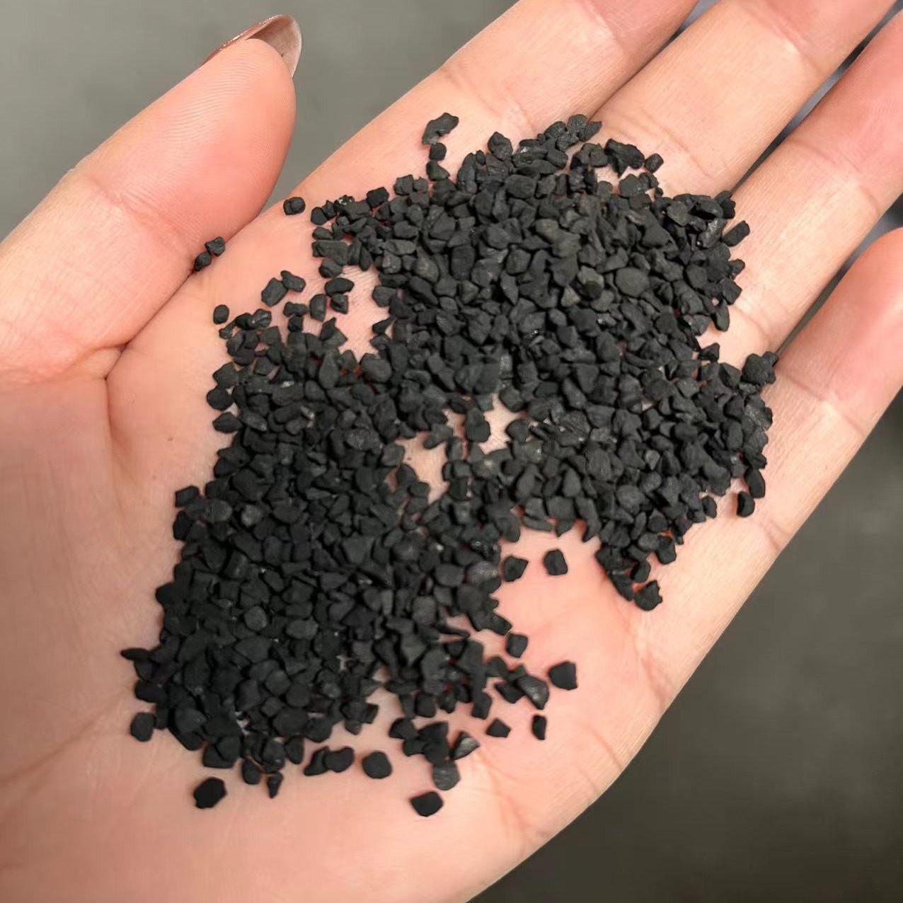 南宁煤质颗粒活性炭厂家 防毒面具用颗粒活性炭  工业溶剂过滤用颗粒活性炭图片