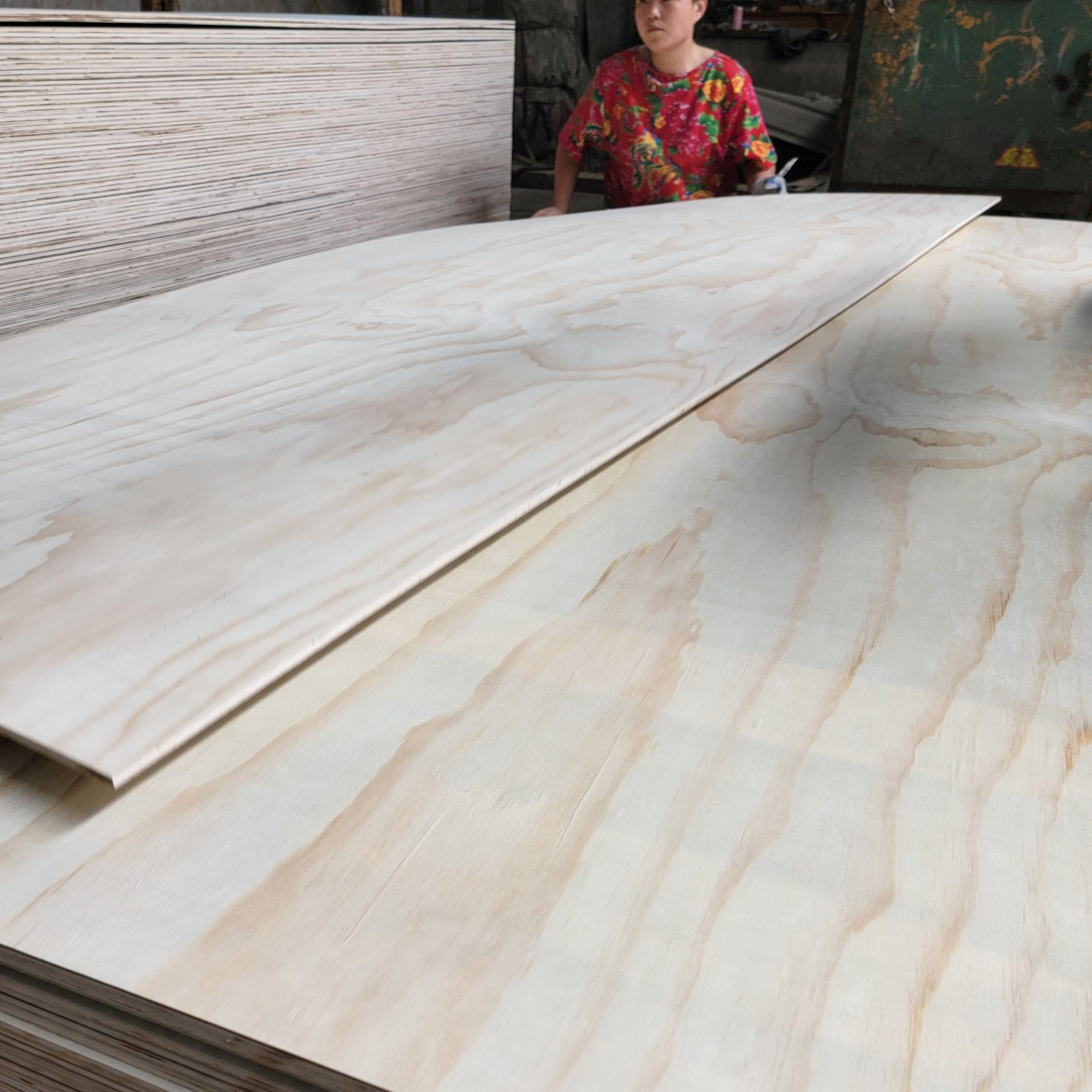 双面松木面环保胶水胶合板多层板工厂异形板钢带箱板材雕刻板图片