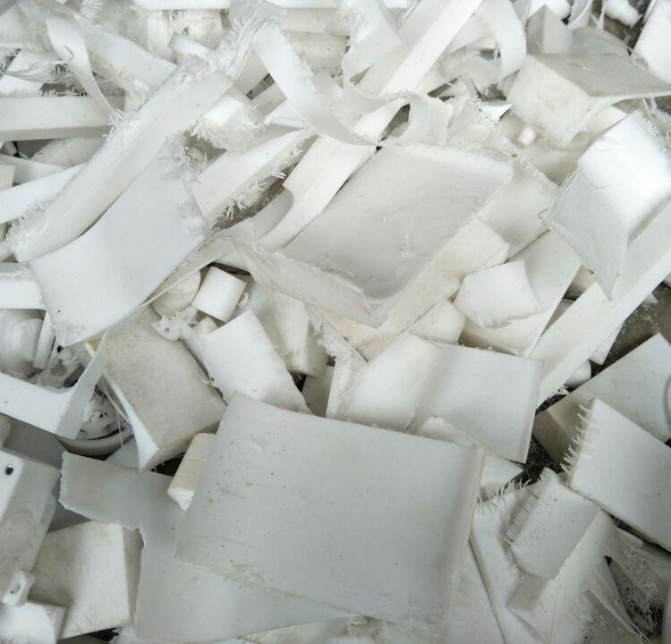 珠三角长期回收铁氟龙PPSU奶瓶边角料工程塑胶报价氟塑料