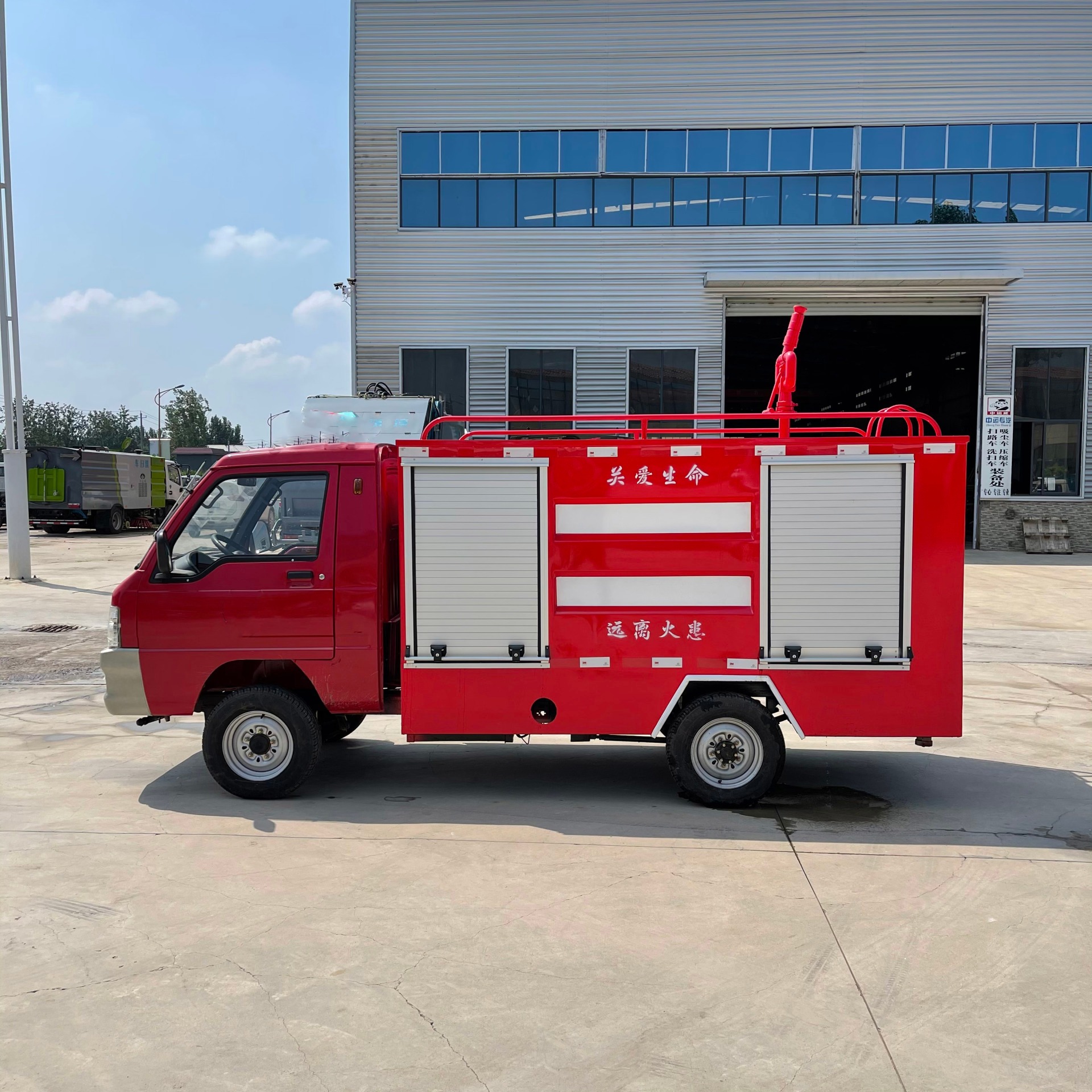 2吨小型电动消防车 城市社区灭火救援车 配100安72伏电池 中运威
