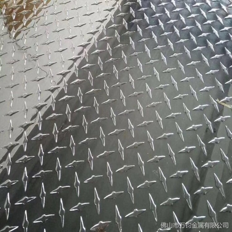 厂家供应1100花纹铝板 五条筋花纹铝板现货供应 质量保证