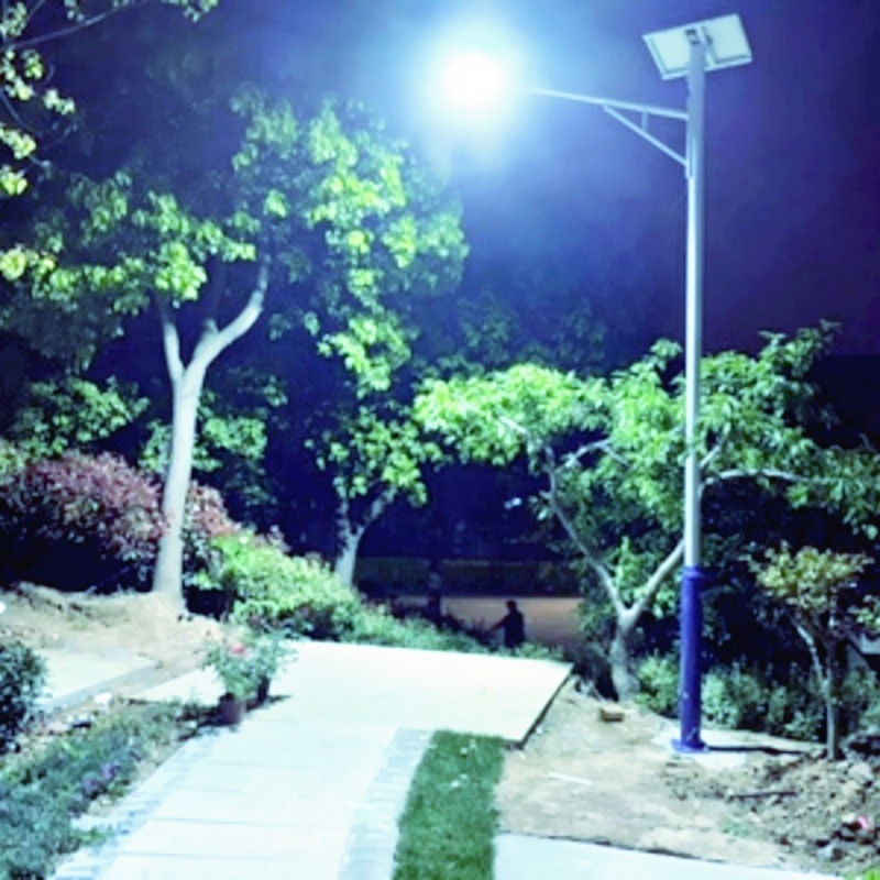 公园LEd太阳能路灯供应揭阳5米太阳能路灯送货安装100W大功率照明路灯图片