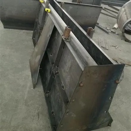 西藏地区隔离墩钢模具结实耐用 隔离桩预制模具 砼预制隔离带模具