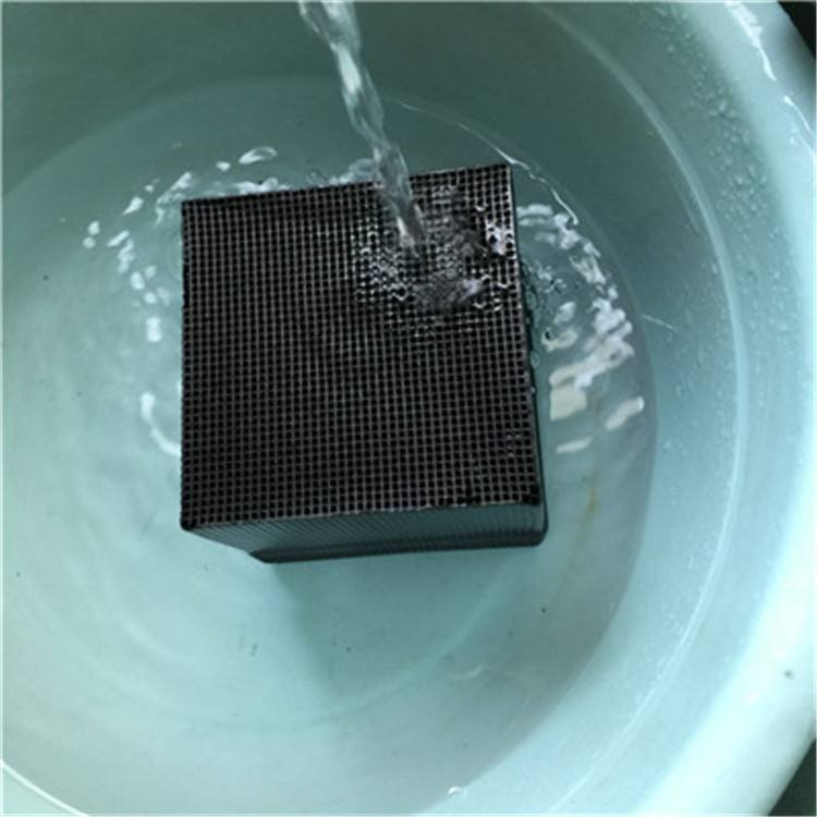 哈尔滨耐水型蜂窝活性炭 中孔净化设备器械用蜂窝活性炭 净化效果好