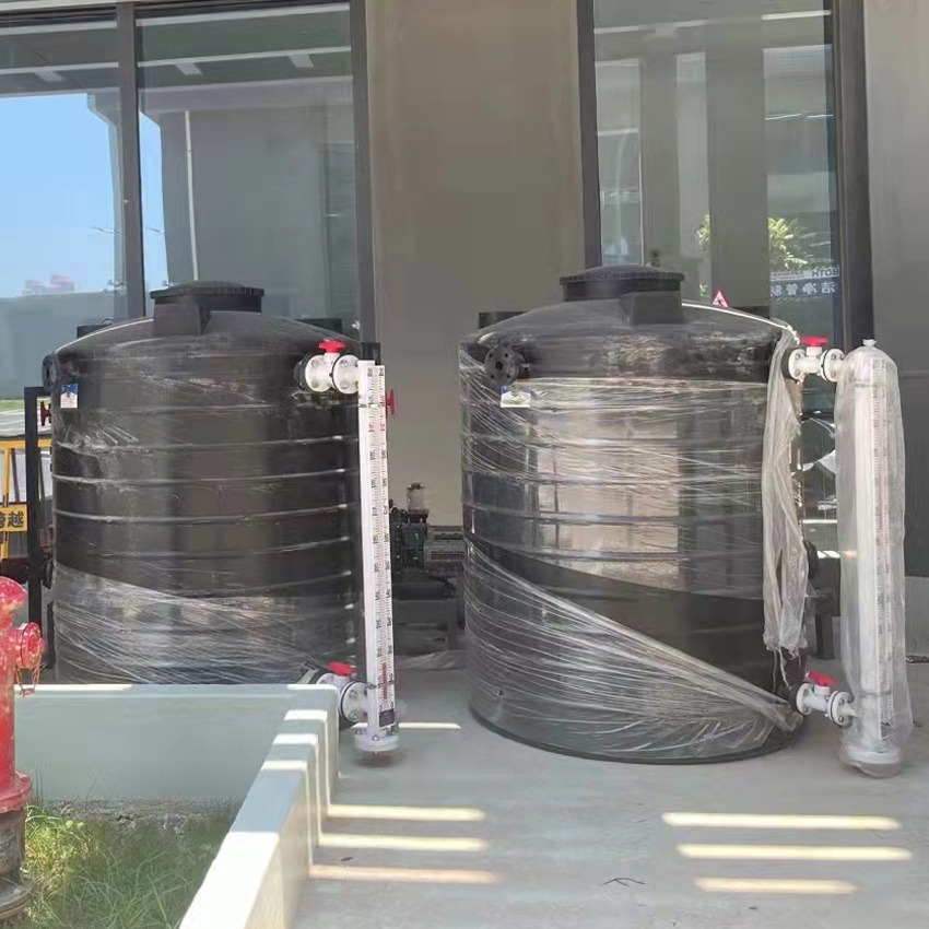 2吨工业塑料桶可开孔 浙东2000L化工储罐pe水箱垃圾滤液储存