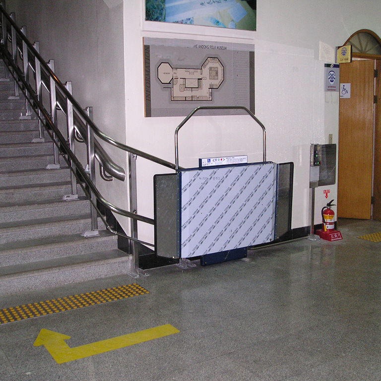 长春市公共场所升降梯 室外无障碍平台 斜挂无障碍设备 残疾人楼梯电梯启运厂家