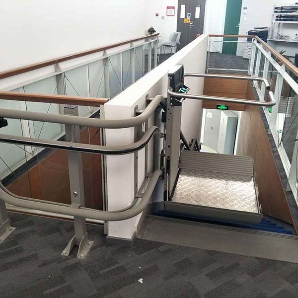 无障碍斜挂式设备 爬楼轨道电梯黄冈市 启运地下通道升降机