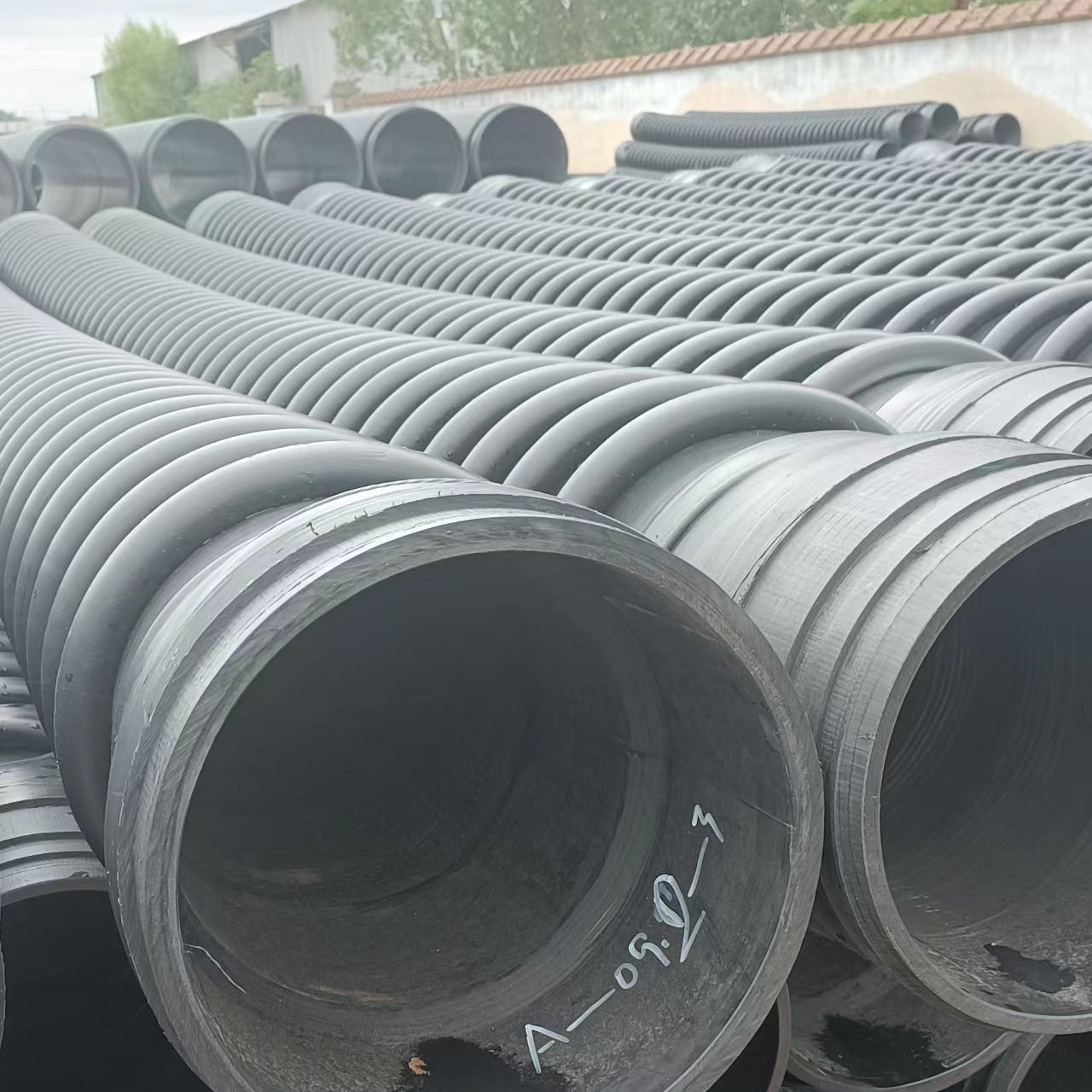 山东临沂DN400PE钢带螺旋波纹管 正8级PE克拉管 排污管 通塑管业
