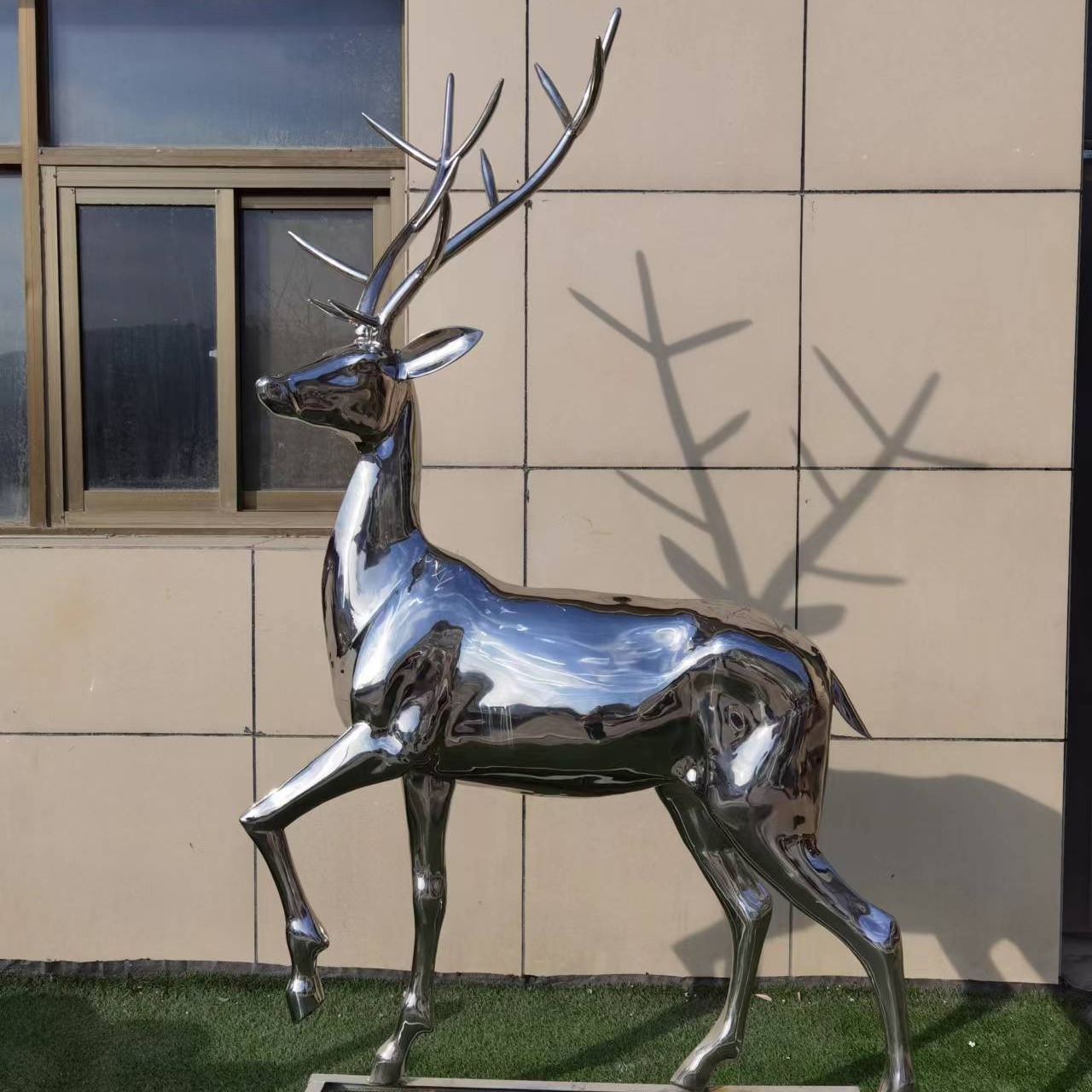 锦通园林雕塑不锈钢几何切面抽象鹿定制户外金属镂空动物镜面小鹿雕塑摆件