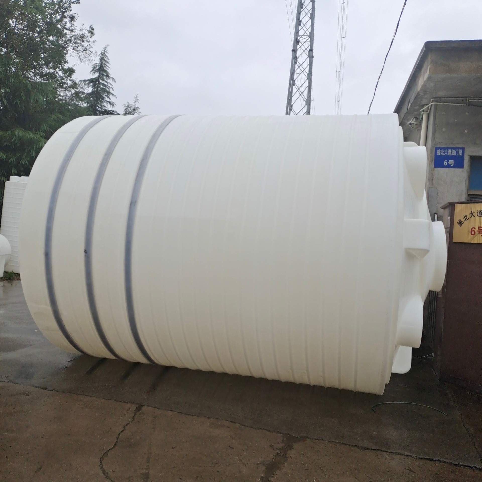 江苏常州 塑料水塔塑料水塔加厚储水罐牛筋水桶30吨大容量pe水箱