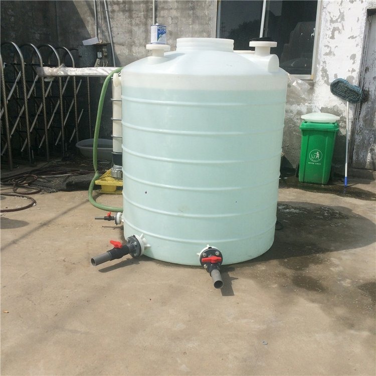 供应3立方医用药剂存储聚乙烯储罐3000升工地用水生活用水塑料水塔
