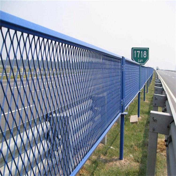高速路防眩目菱形防眩网规格 冲孔钢板防眩网安装要求 桥梁防抛网实体厂家