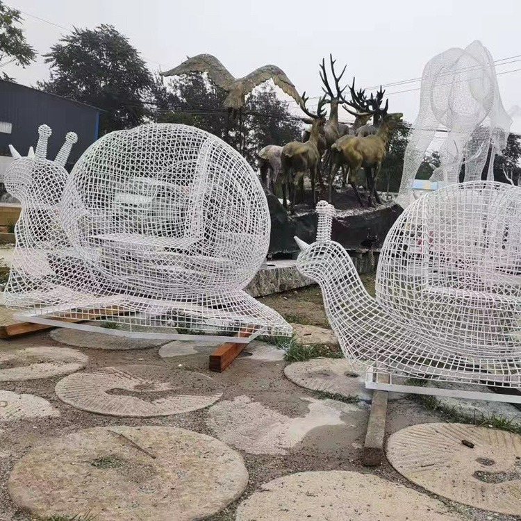 不锈钢丝编织网蜗牛雕塑 园林景观小品 大型铁丝网动物雕塑厂家 金属动物不锈钢摆件图片