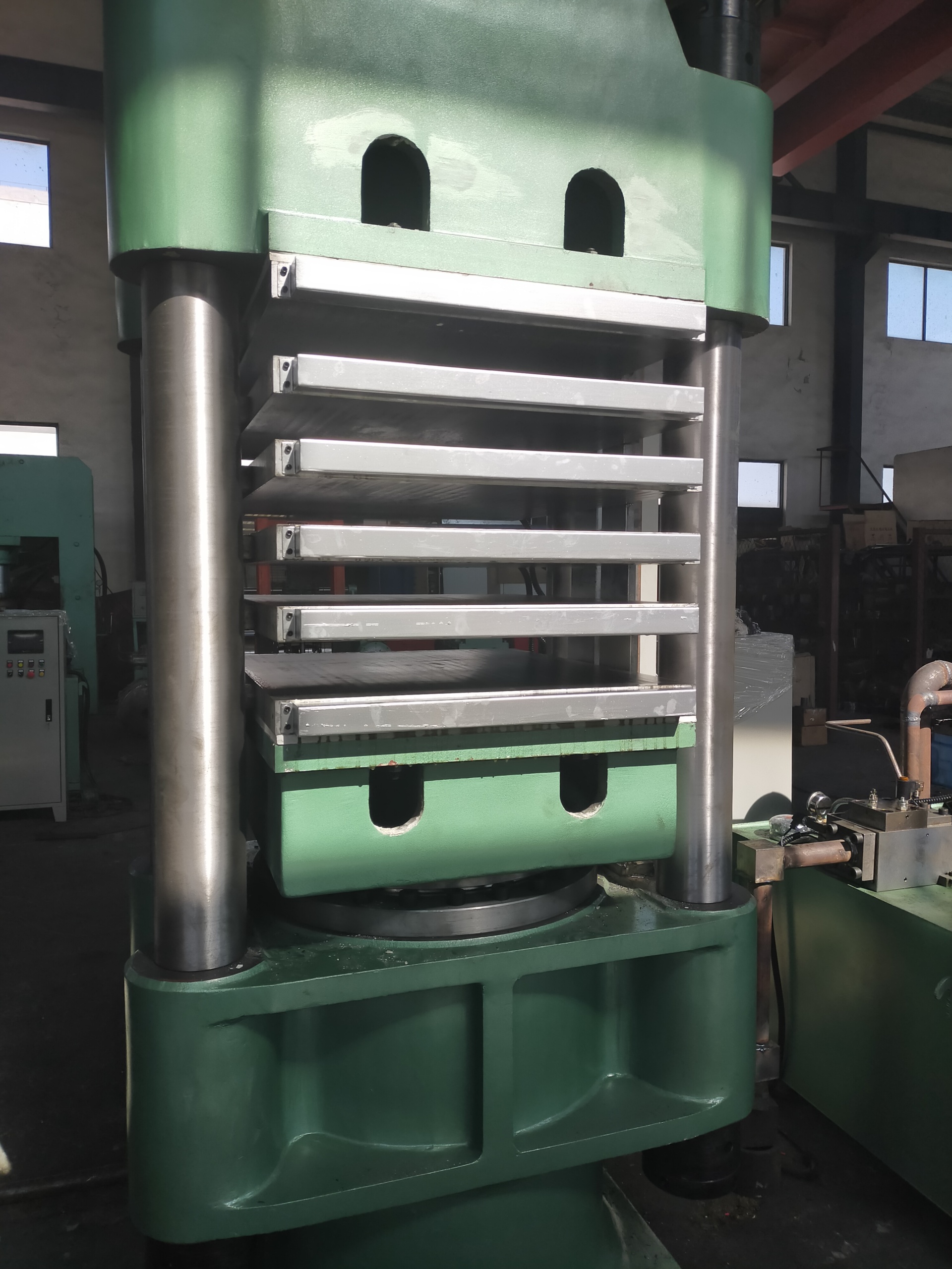 厂家供应减震器 专用硫化机 300吨 热压成型机 可订制 品质保证