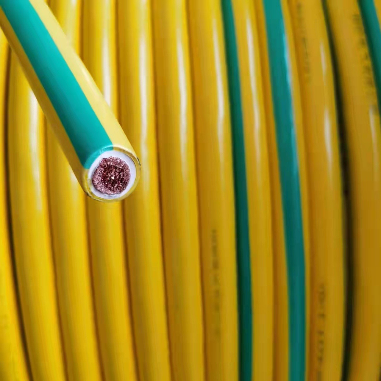 成品黄绿双色接地线光伏板电线BVR2.5/4/6/10/16平方纯铜多股软电缆