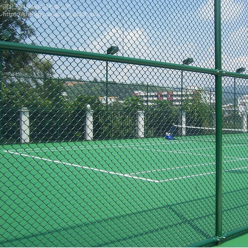 青岛运动场 足球隔离铁丝护网 安装学校球场铁围网 训练场铁丝围栏 夏博