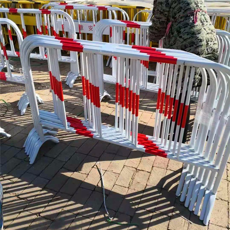 临时护栏可定制施工临时安全防护栏红白金属移动围栏加板印字 安全施工隔离防护栏峰尚安