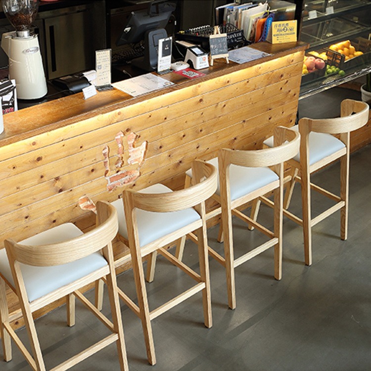 东莞迪佳实木吧台椅咖啡厅甜品店酒吧椅靠背高脚凳收银前台桌椅组合图片