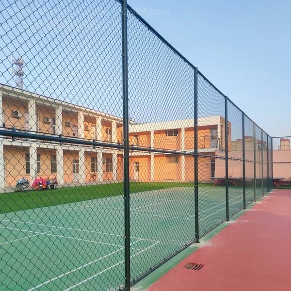 夏博篮球场铁丝围网 运动场栅栏制造 体育足球隔离围墙栏图片