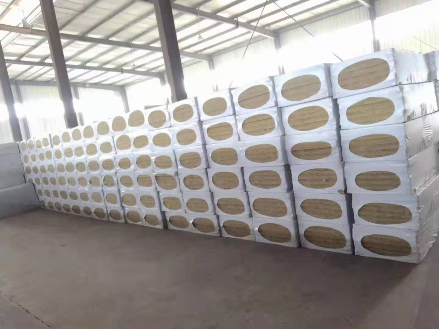 钢套岩棉板 高温岩棉板 新正 隔热岩棉复合板厂家 供应价格合理