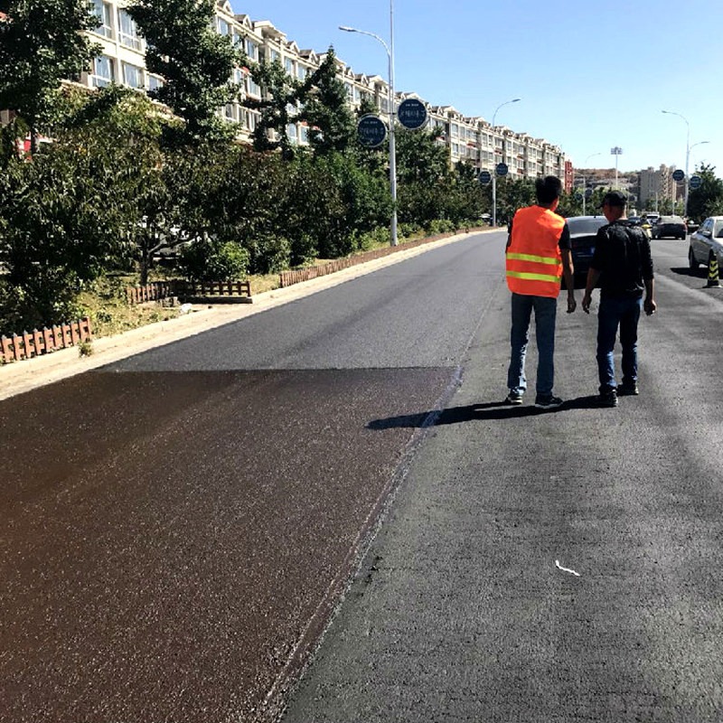 超薄沥青磨耗层 烟台华通 老旧路面补色沥青修复剂 道路翻新 沥青路面污染修复