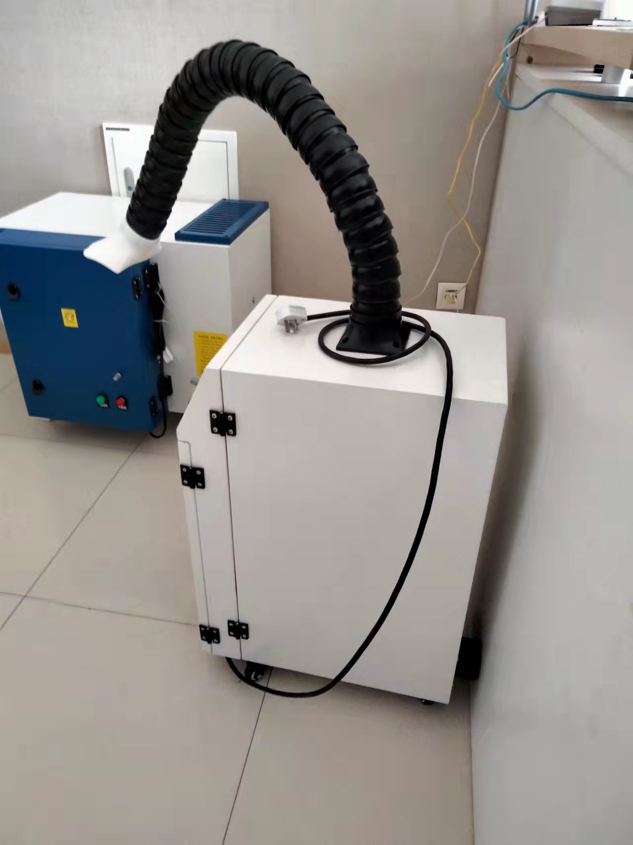 北京艾灸烟净化移动式油烟净化器图片