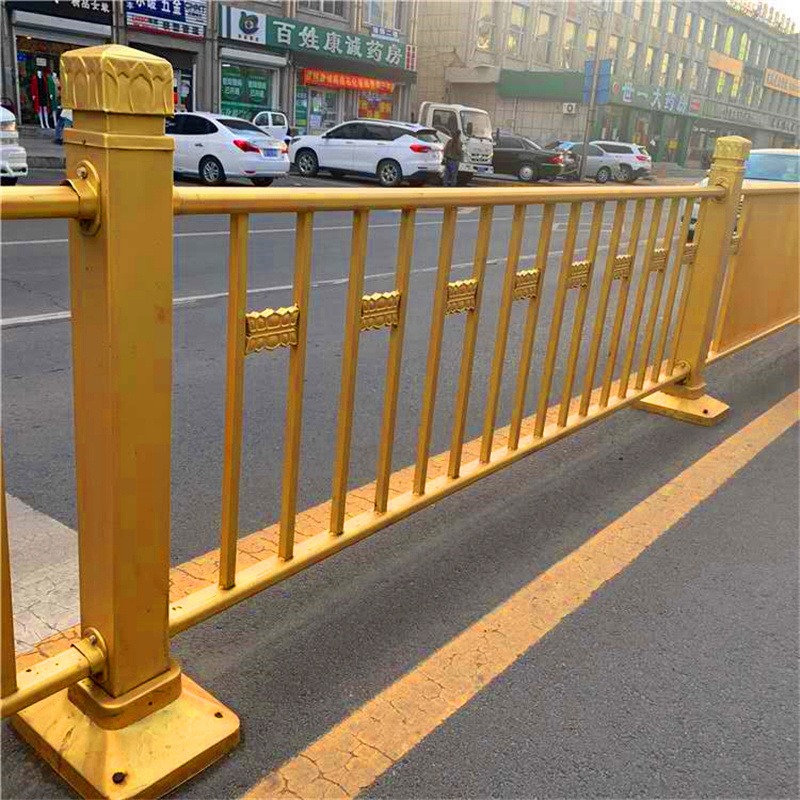 厂家供应黄金护栏 黄金色道路机车隔离栏杆 马路中间隔离栏杆峰尚安图片