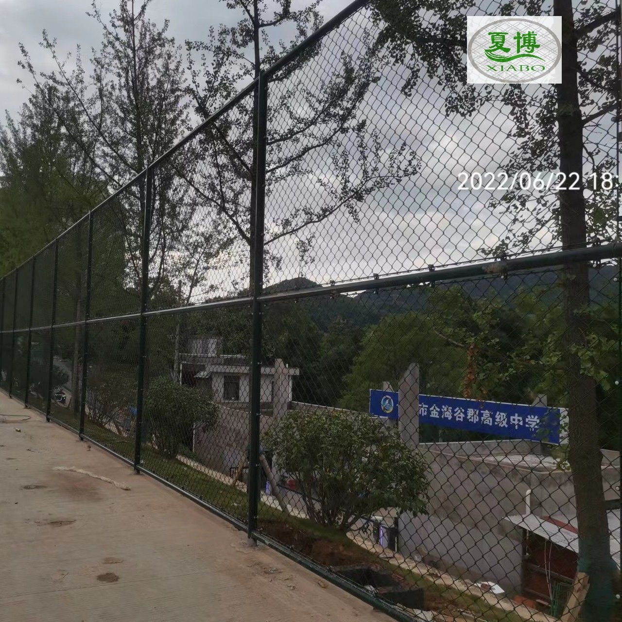 铁丝网  训练隔离栏	球场围墙围挡	运动围墙铁网	网球场围墙金属围网  角欧乐
