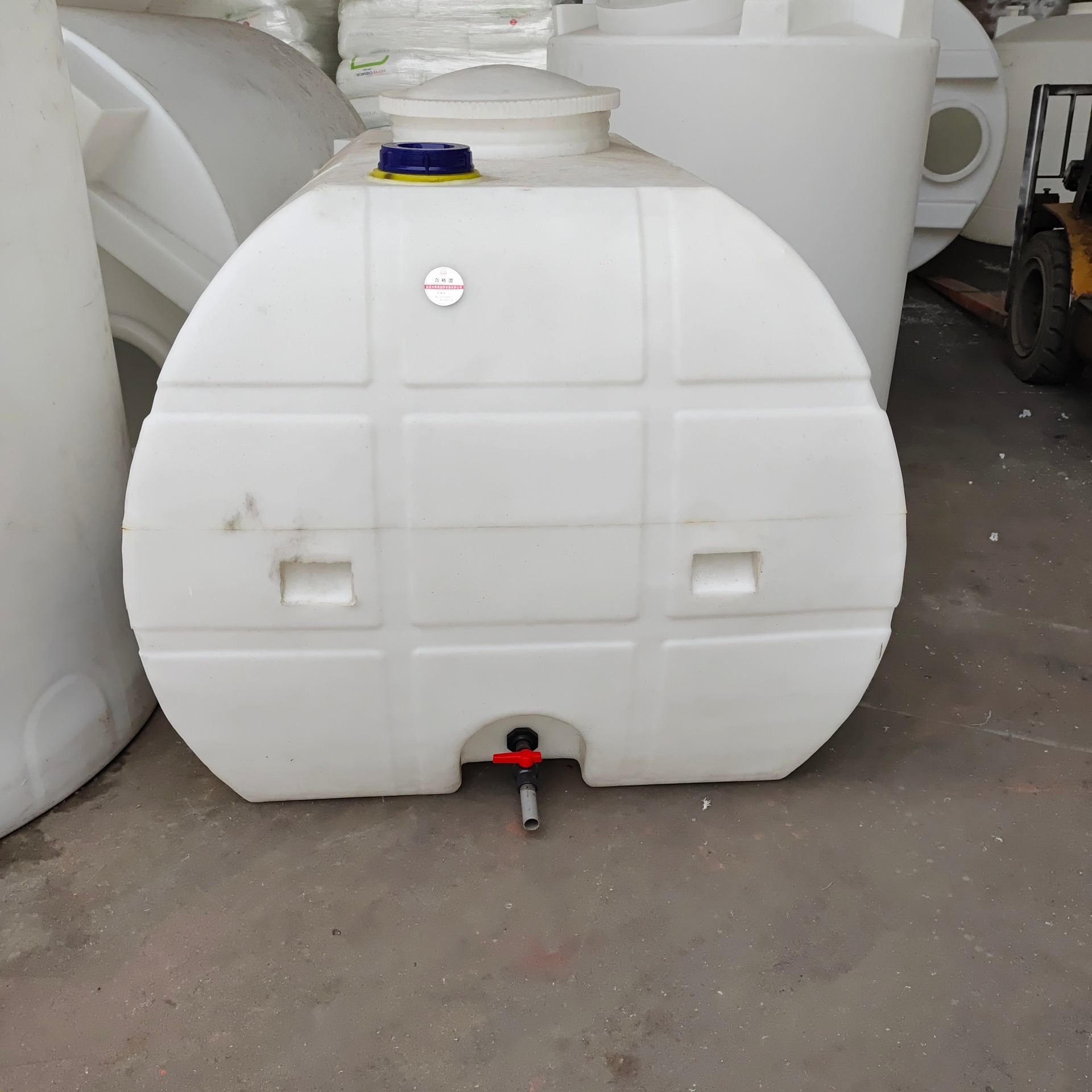 瑞通厂家直销2立方卧式水箱 车载运输水箱 卧式储油桶  2立方PE蓄水桶  2000L柴油运输桶