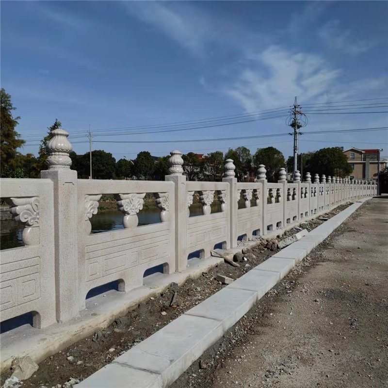 清远英德扇形河提护栏 雕花护栏 水泥仿木栏杆河道小区公园护栏
