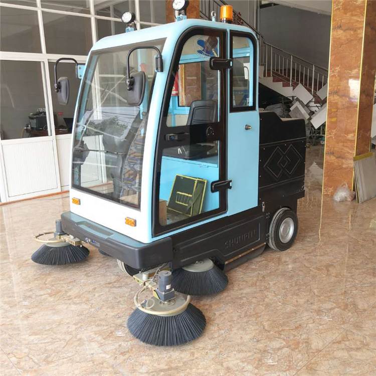 驾驶式小型电动扫路车 社区电动扫路车 雨瑞 电动四轮扫地机 价格便宜