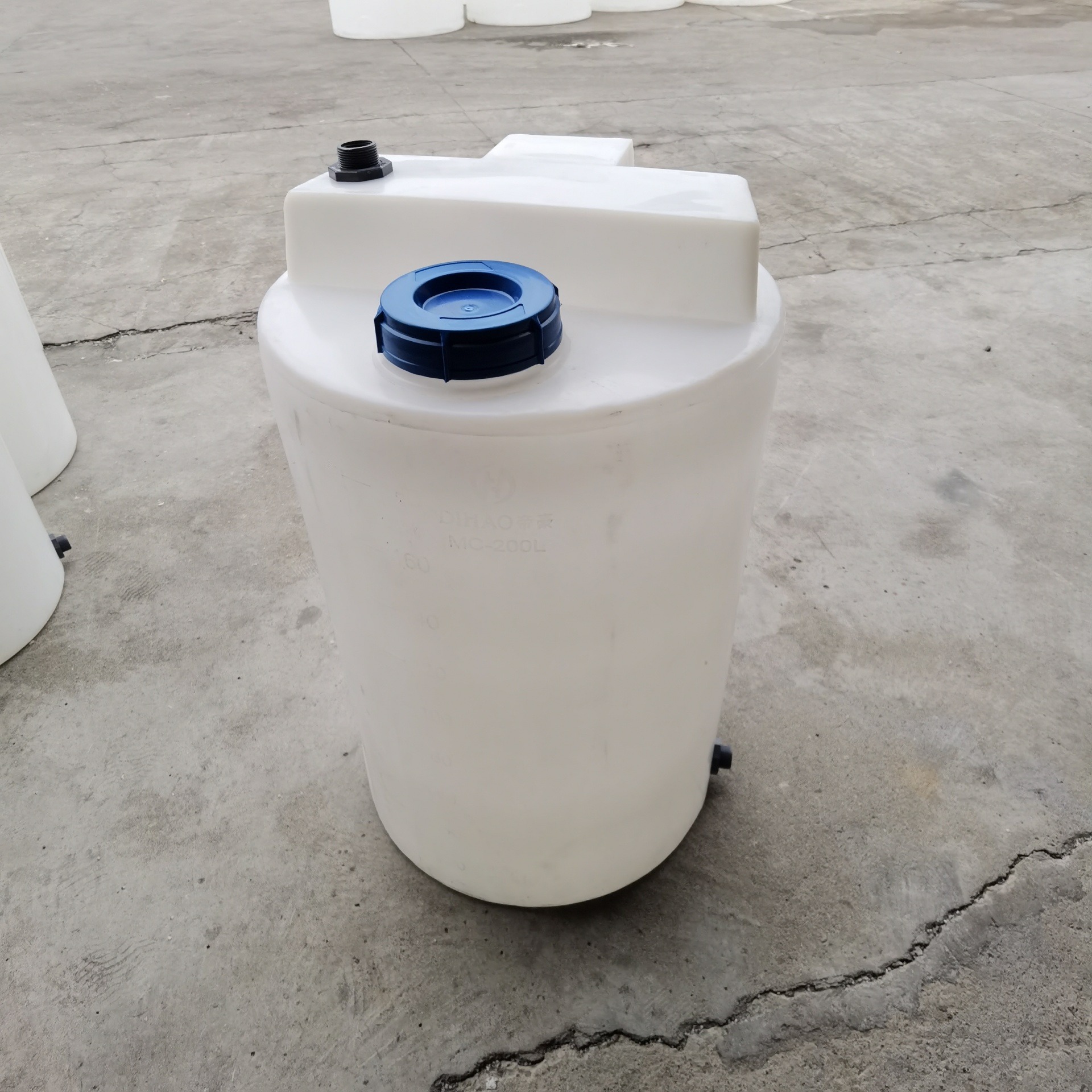 PE塑料容器300L塑料水箱聚乙烯水塔防腐防紫外线储罐