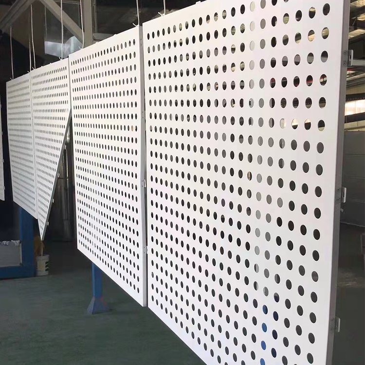成润厂家冲孔铝单板门头幕墙内外墙装饰穿孔氟碳木纹镂空铝板工程