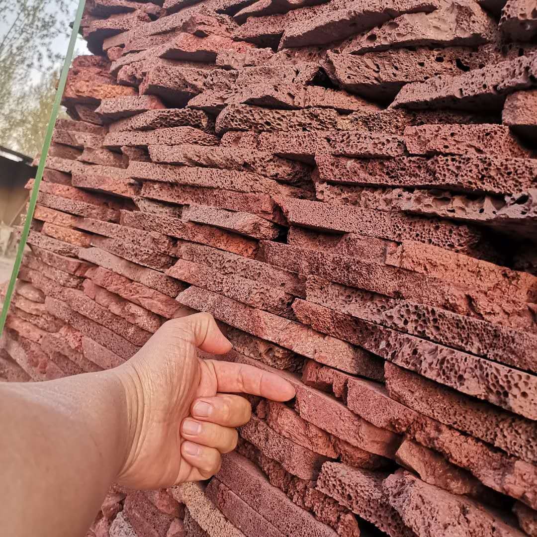 褐红色玄武岩板 火山石地铺碎拼石材 园林铺路火山岩切片 火山石墙砖图片