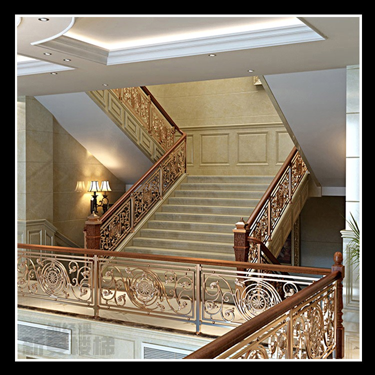 句容中式别墅铜楼梯 搭配一款 铜艺镀金扶手 气氛融洽图片