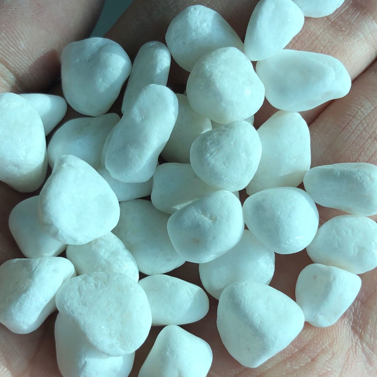 辽宁机制鹅卵石生产厂家直供白鹅卵石 鸡血红球石
