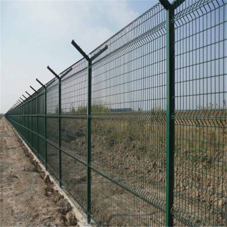 石河子浸塑围栏网生产厂家在哪/乌鲁木齐护栏网厂家/新疆围栏厂家