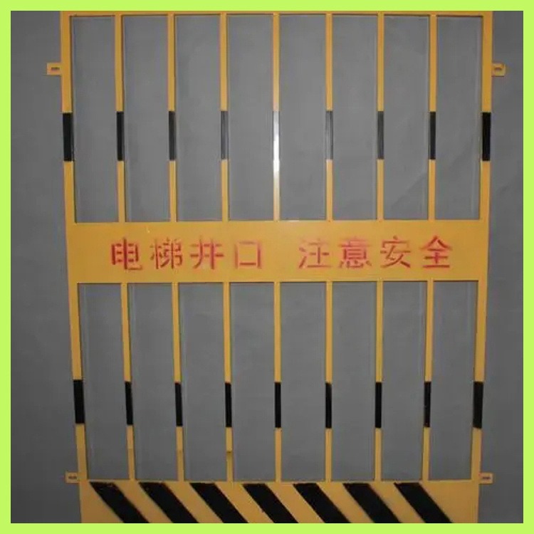 钢板网铁板安全门 人货梯升降机安全门 防护施工电梯门规格 晟熙图片