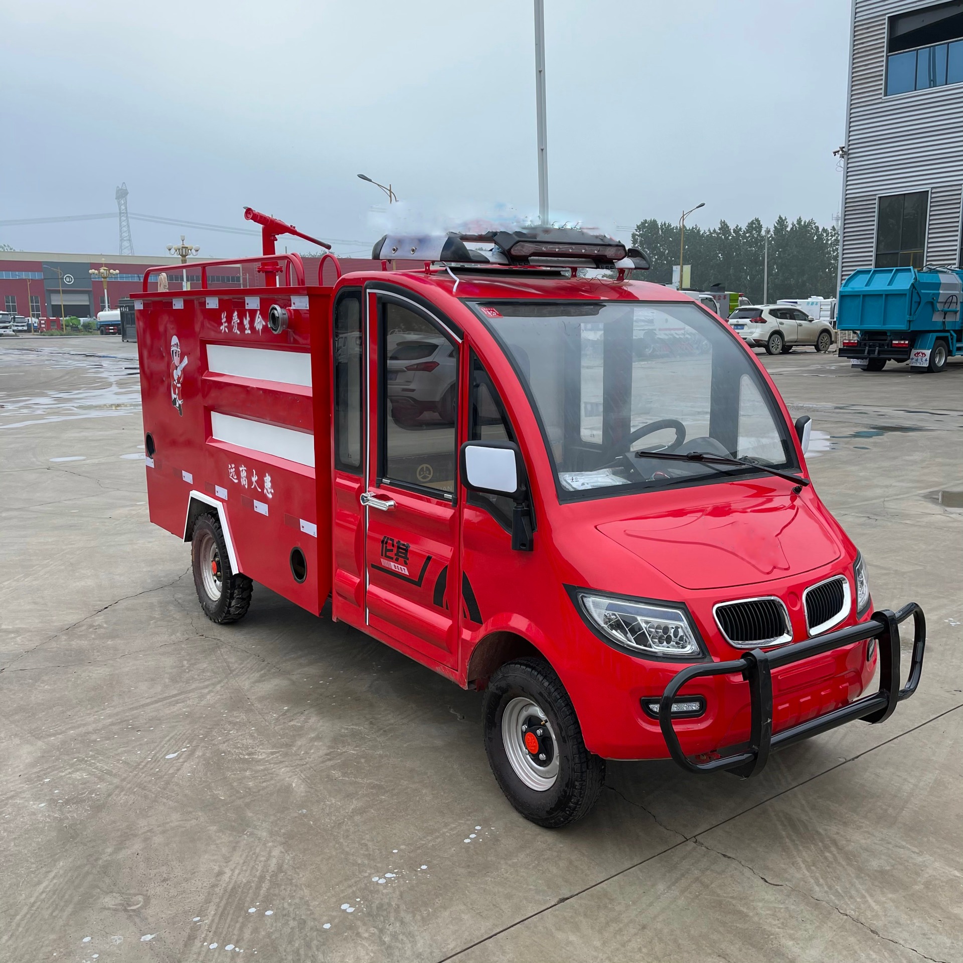 中运威 小型消防车厂家  高炮射程可达35米 11马力汽油机消防泵 景区社区使用
