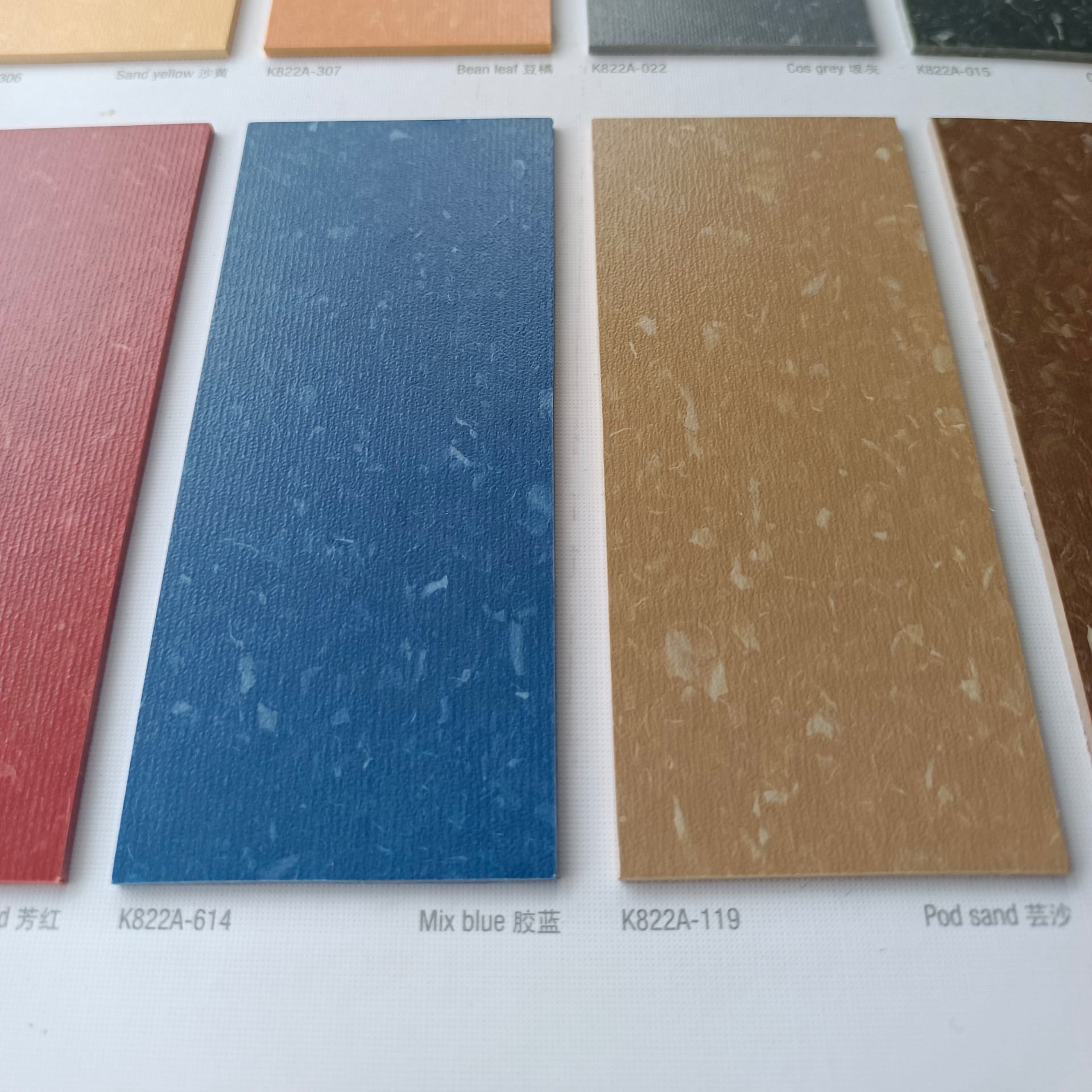 无方向耐磨PVC塑胶地板 纯色实心地板 供应学校 质优价廉 价格实惠