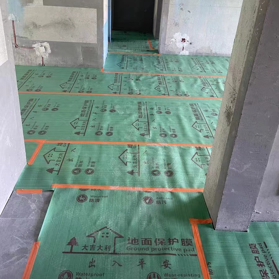 云县家装室内地板保护膜 地砖瓷砖地板一次性防护垫 曼纳奇PVC地膜保护垫 装修地面保护膜图片