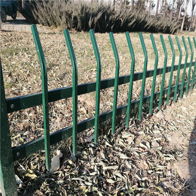 金属草坪护栏 雄沃绿化隔离带栏杆 幼儿园防护栏指导安装