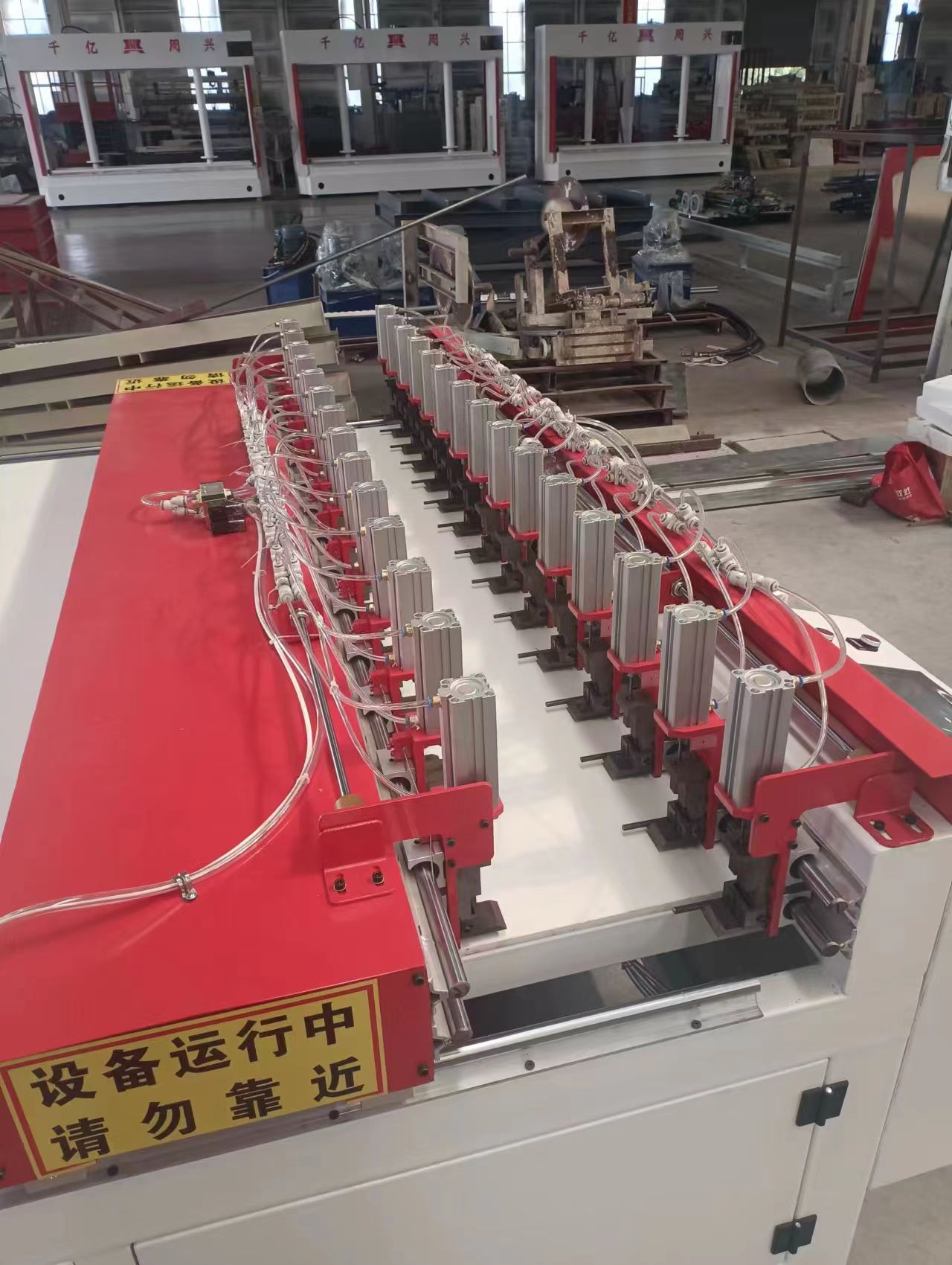 临沂周兴蜂窝板生产蜂窝芯定型铝蜂窝芯拉伸定型机5米拉伸机