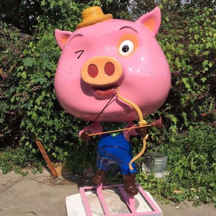 玻璃钢卡通猪雕塑，猪动物雕塑定制，制作猪年主题雕塑