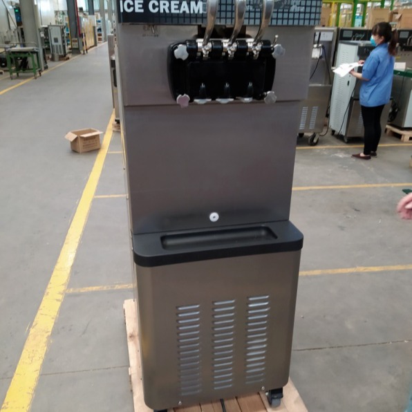 东贝CF8250冰淇淋机  郑州三相电冰激凌机  立式大产量冰淇淋机图片