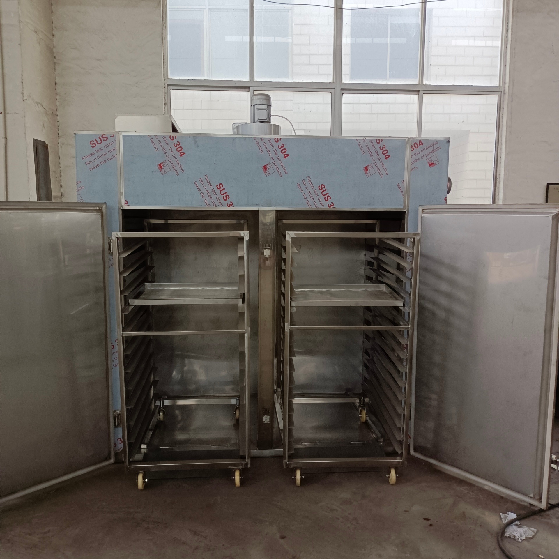 厂家定制 CT-C-III型热风循环烘箱 枸杞食品热风循环烘干箱 电加热烤箱图片