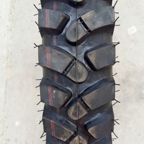 鸿鑫宇轮胎现货7.50-16新货轮式斜胶小型挖掘机轮胎14层级山地花纹轮胎批发